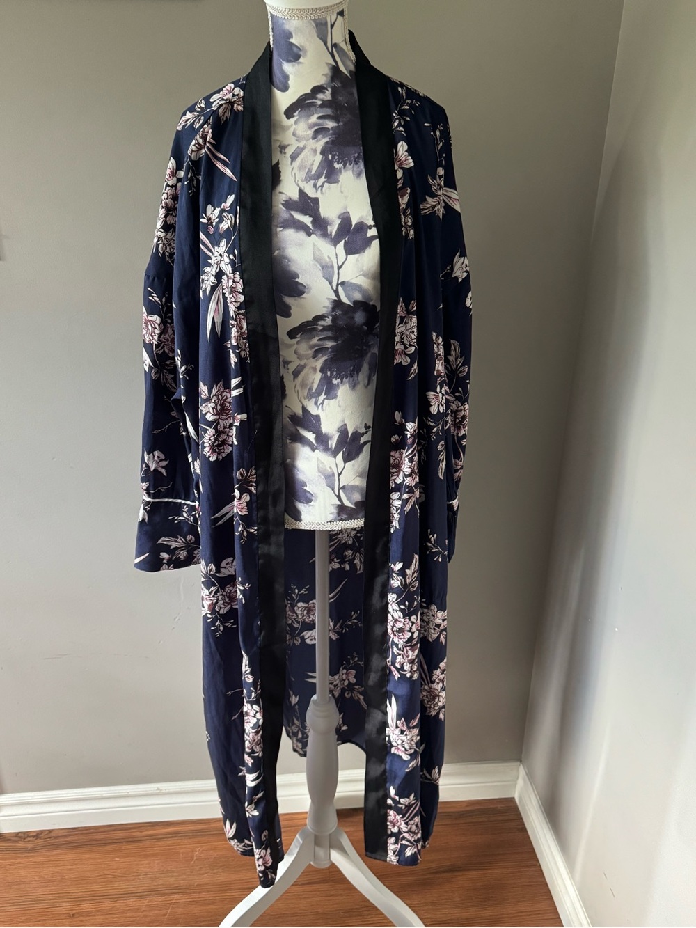 Navy Floral Kimono Robe with Black Trim - Picture 5 of 8